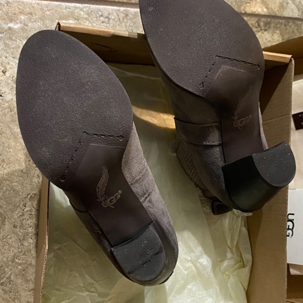 Ugg W Cobie Ii Size 6 - image 4